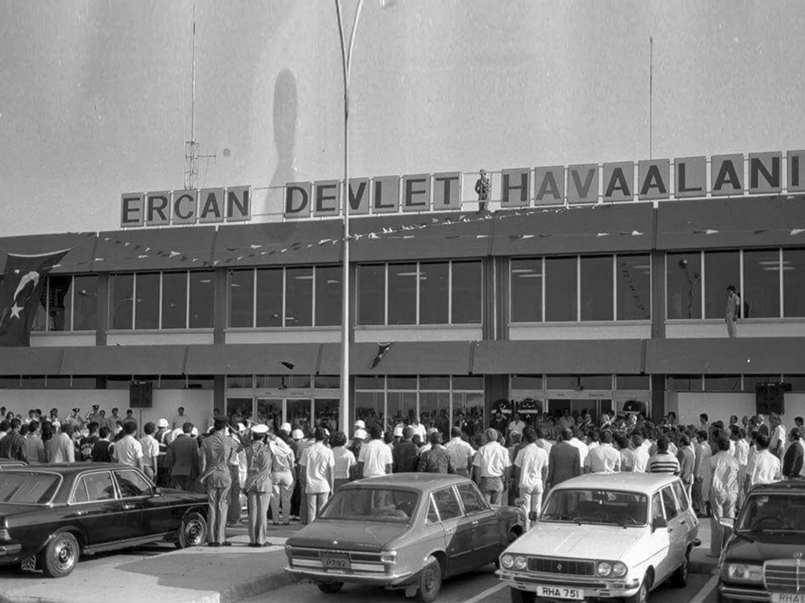 1975