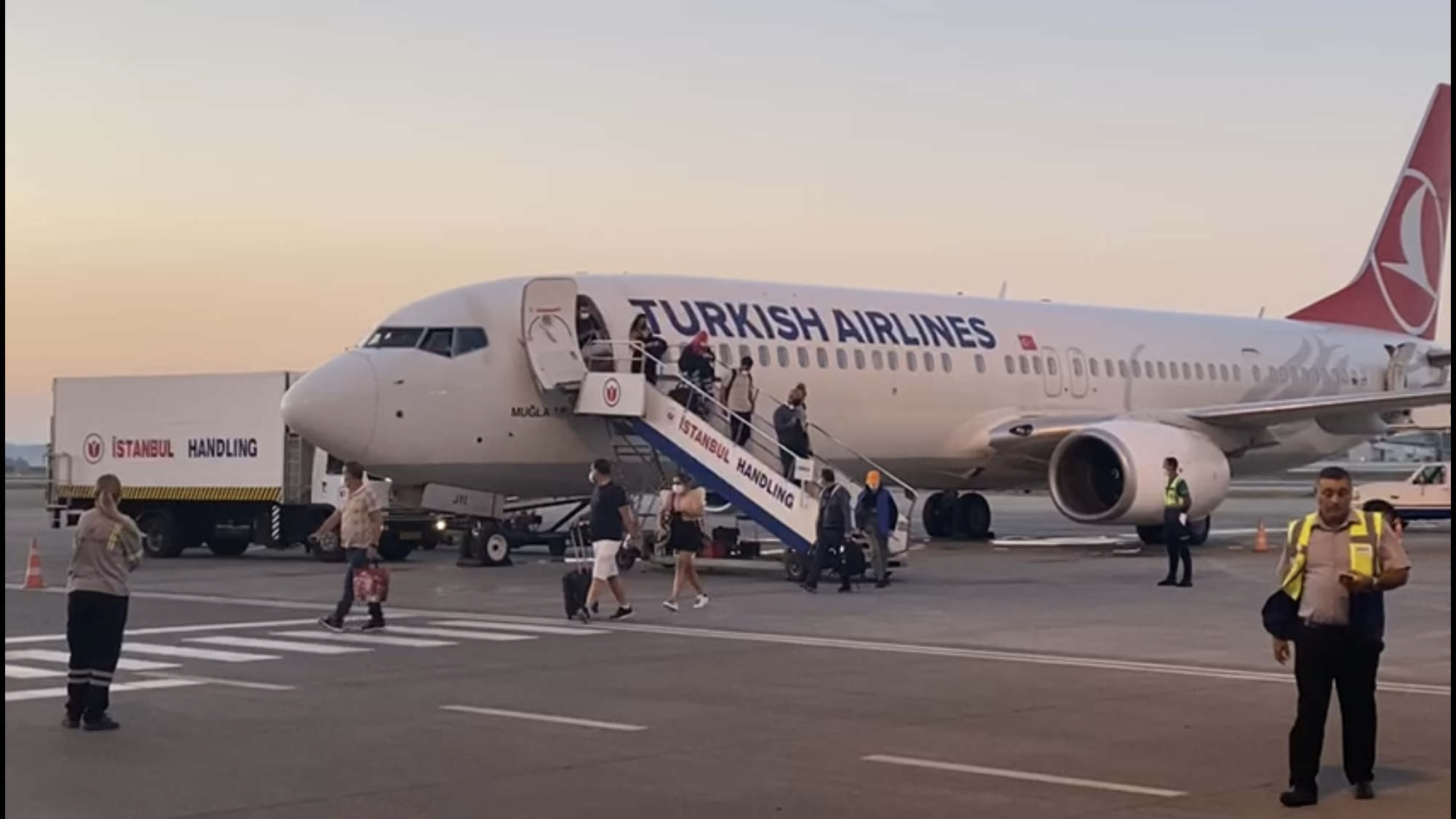 Türk Hava Yolları, yıllar önce ara verdiği Antalya Havalimanı’ndan Ercan Havalimanı’na olan karşılıklı seferlerini yeniden başlattı