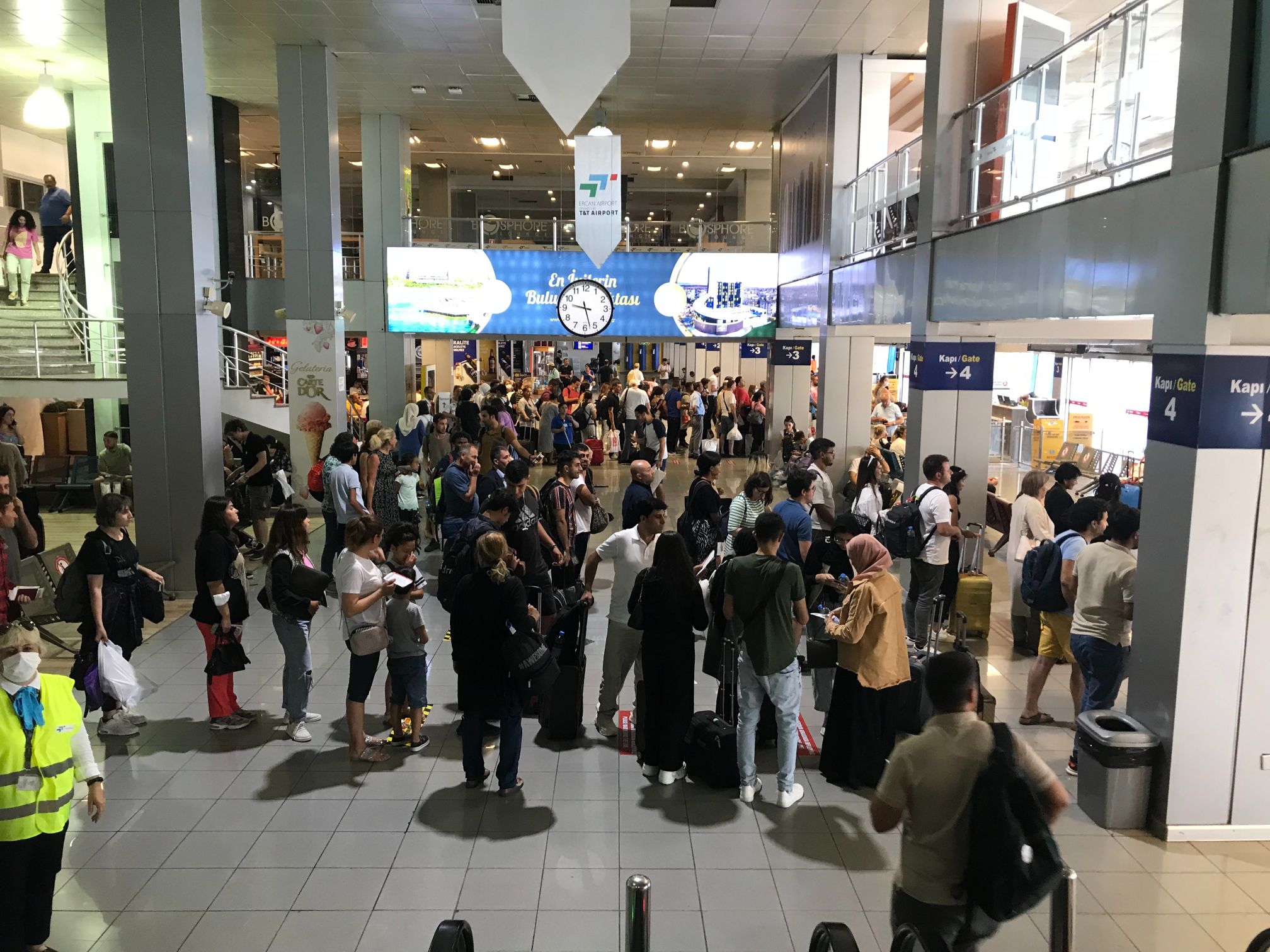 Kurban Bayramı’nda Ercan Havalimanı trafiği 329 uçak