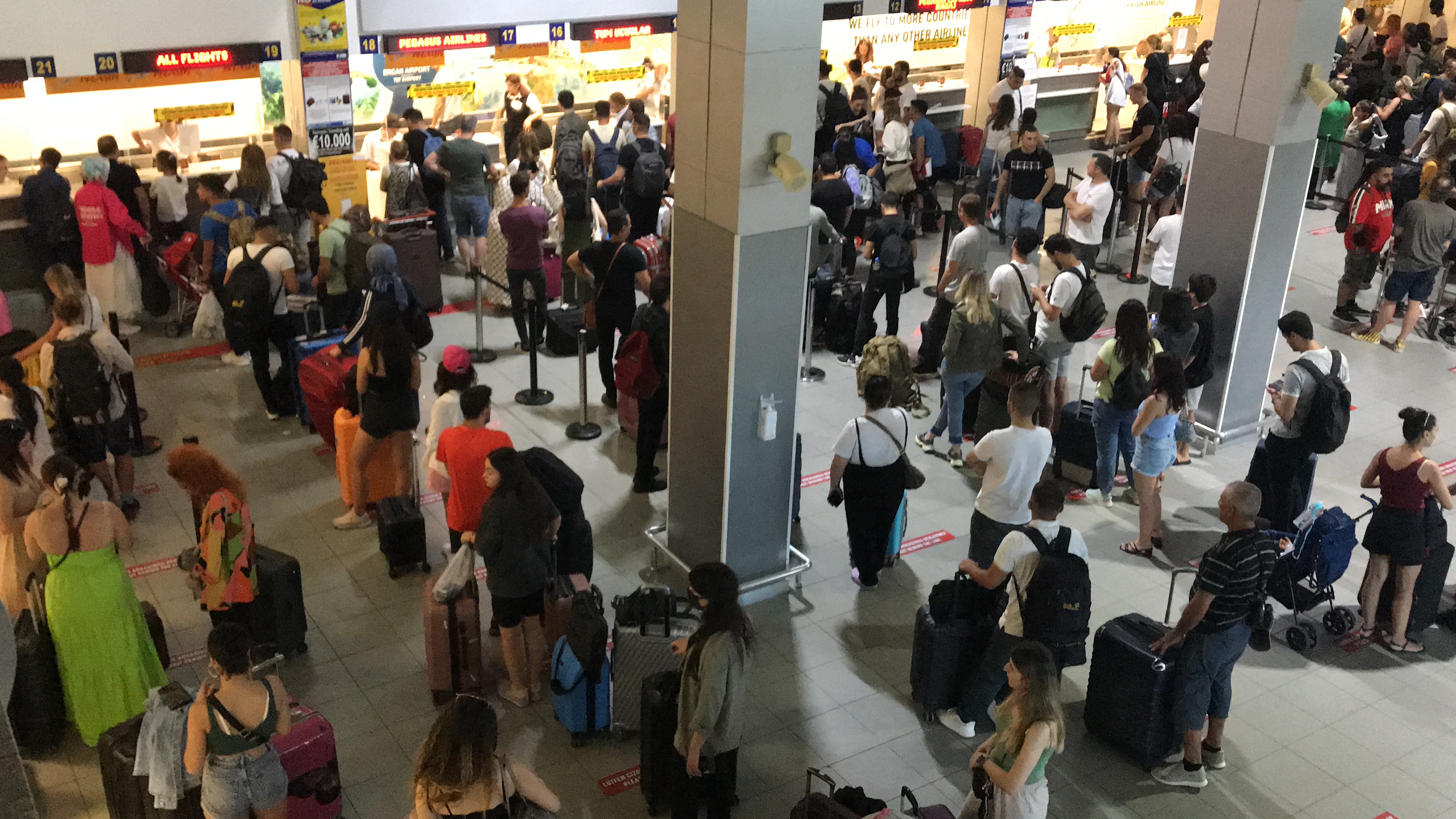 6 günde 63 bin 873 yolcu ve 507 uçağa hizmet verildi