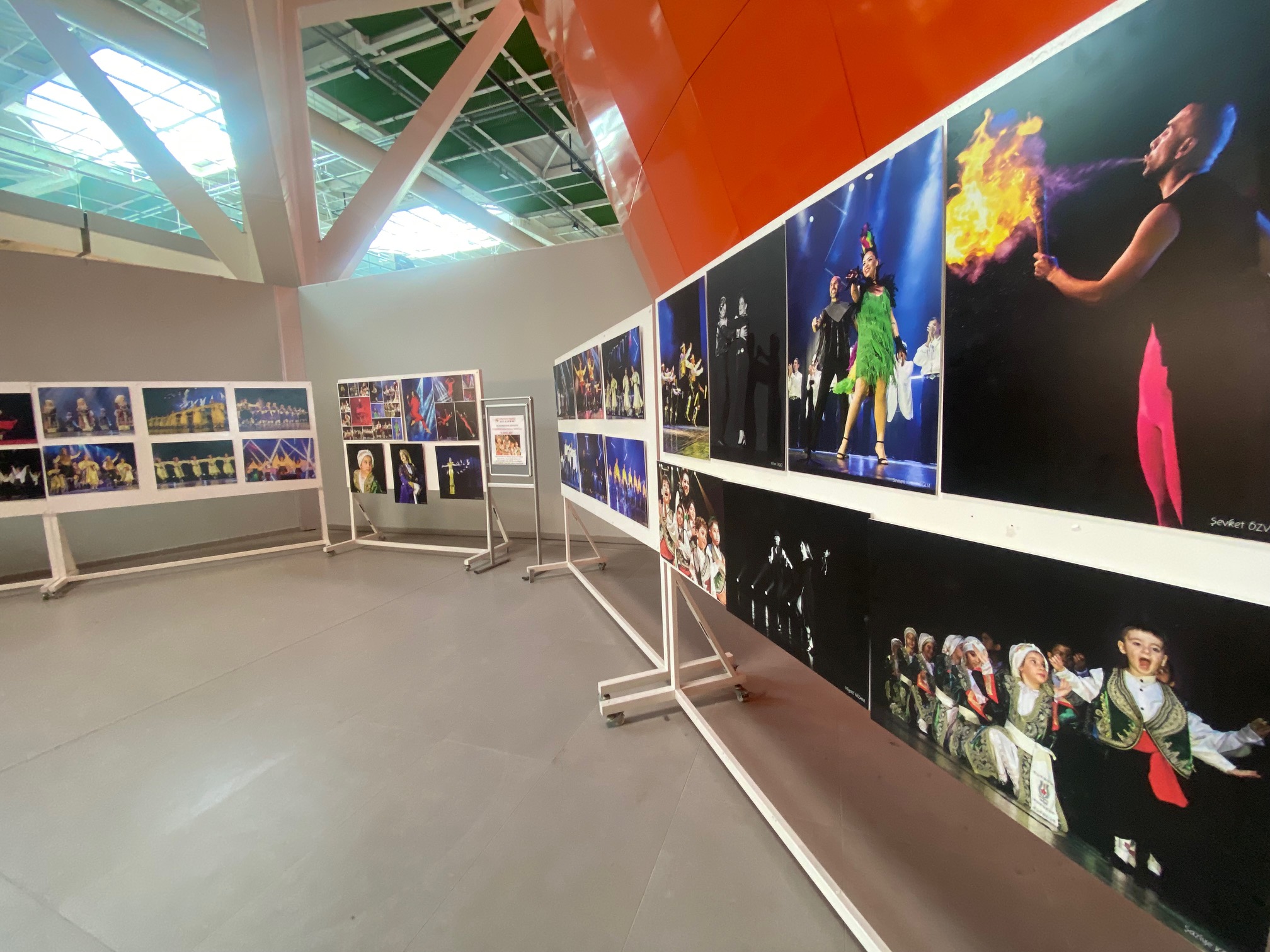 “FOGEM Folklor Şöleni 2025’ten Kareler” Ercan Havalimanı’nda açıldı.